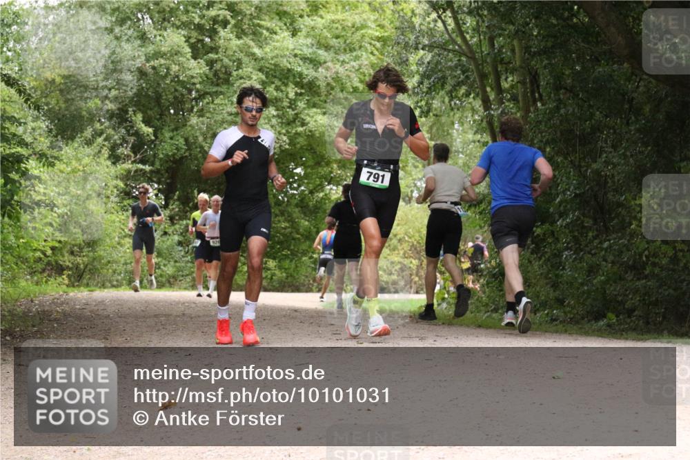 30.08.2026 - Elbe Triathlon Hamburg Antke Förster http://msf.ph/oto/10101031 30.08.2026 11:15:04 Laufen 926, 791 meine-sportfotos.de