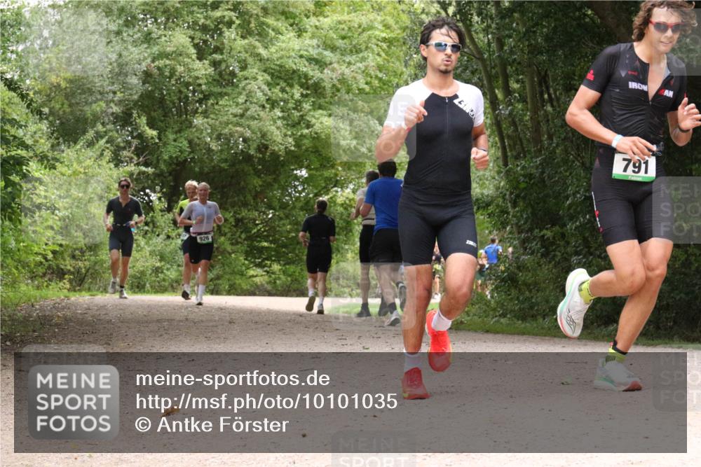 30.08.2026 - Elbe Triathlon Hamburg Antke Förster http://msf.ph/oto/10101035 30.08.2026 11:15:05 Laufen 926, 791 meine-sportfotos.de