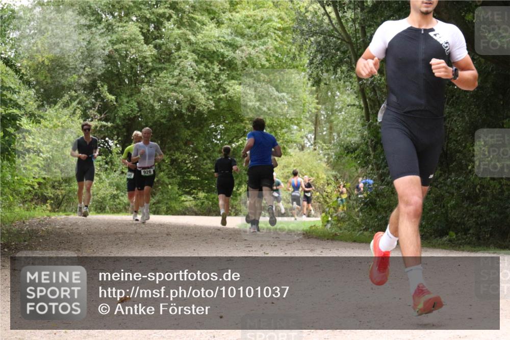 30.08.2026 - Elbe Triathlon Hamburg Antke Förster http://msf.ph/oto/10101037 30.08.2026 11:15:06 Laufen 580, 926 meine-sportfotos.de