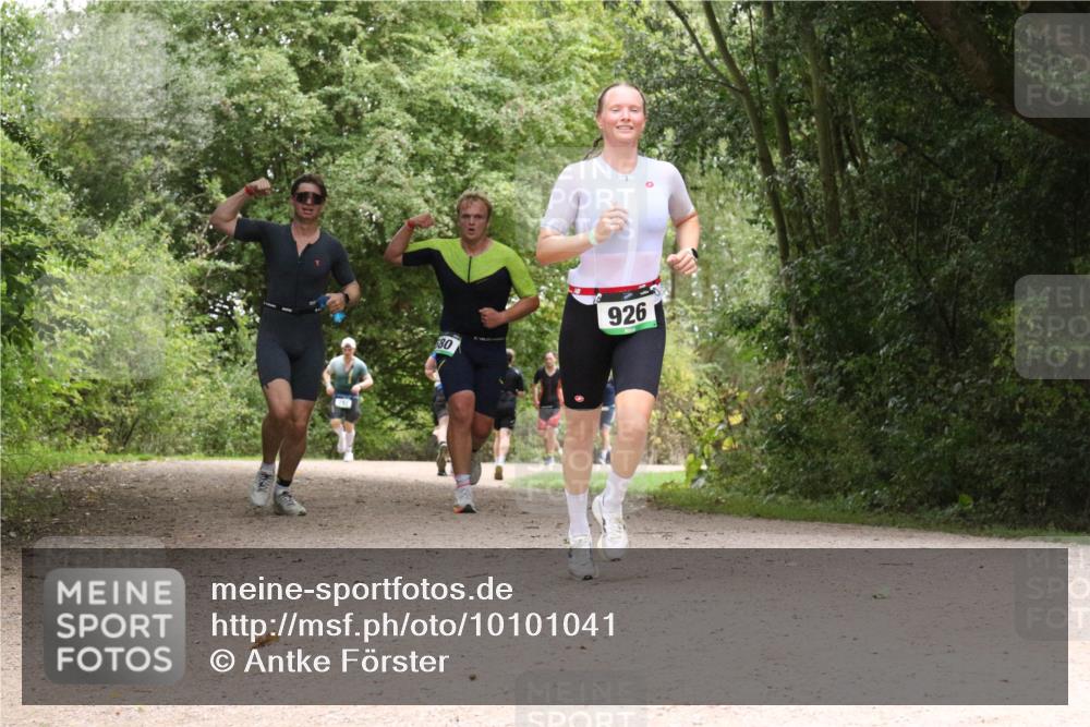 30.08.2026 - Elbe Triathlon Hamburg Antke Förster http://msf.ph/oto/10101041 30.08.2026 11:15:10 Laufen 80, 926 meine-sportfotos.de