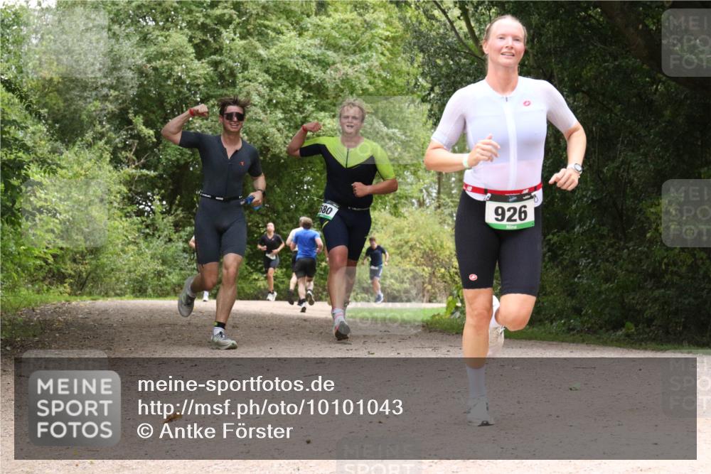 30.08.2026 - Elbe Triathlon Hamburg Antke Förster http://msf.ph/oto/10101043 30.08.2026 11:15:10 Laufen 580, 926 meine-sportfotos.de