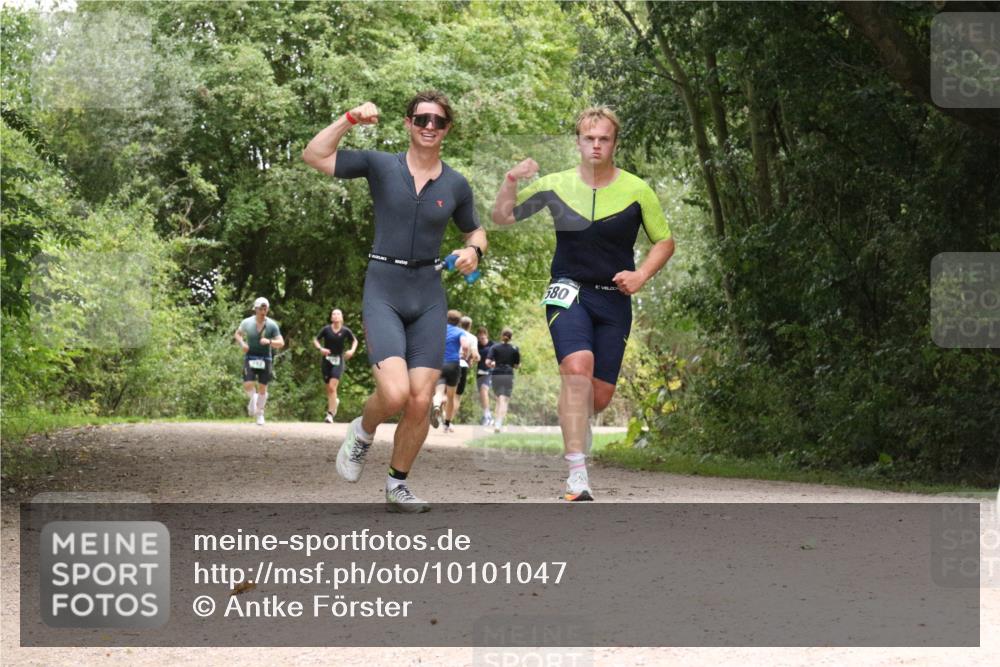 30.08.2026 - Elbe Triathlon Hamburg Antke Förster http://msf.ph/oto/10101047 30.08.2026 11:15:11 Laufen 580 meine-sportfotos.de