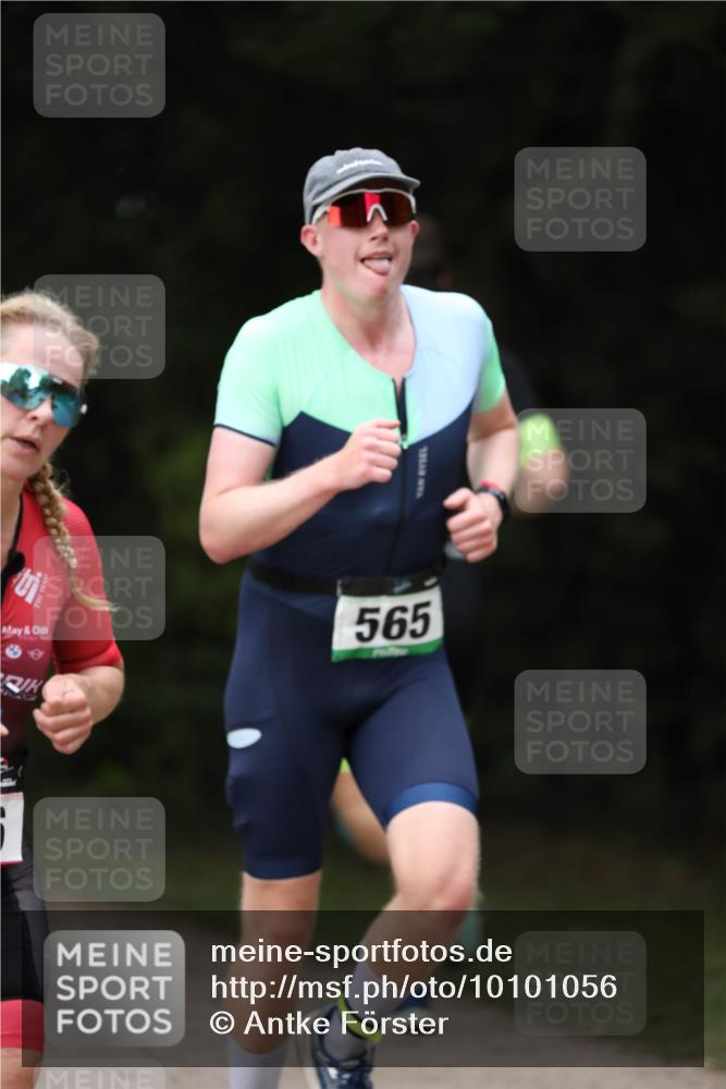30.08.2026 - Elbe Triathlon Hamburg Antke Förster http://msf.ph/oto/10101056 30.08.2026 11:12:15 Laufen 565 meine-sportfotos.de