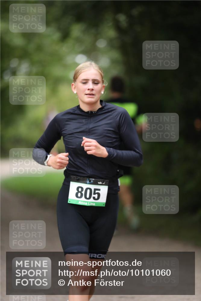 30.08.2026 - Elbe Triathlon Hamburg Antke Förster http://msf.ph/oto/10101060 30.08.2026 11:12:16 Laufen 805 meine-sportfotos.de