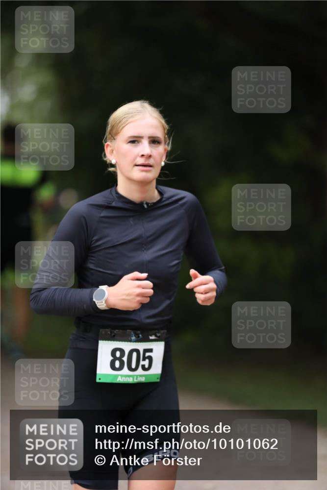 30.08.2026 - Elbe Triathlon Hamburg Antke Förster http://msf.ph/oto/10101062 30.08.2026 11:12:17 Laufen 805 meine-sportfotos.de