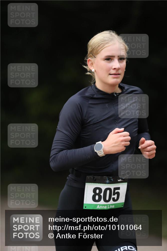 30.08.2026 - Elbe Triathlon Hamburg Antke Förster http://msf.ph/oto/10101064 30.08.2026 11:12:17 Laufen 805 meine-sportfotos.de