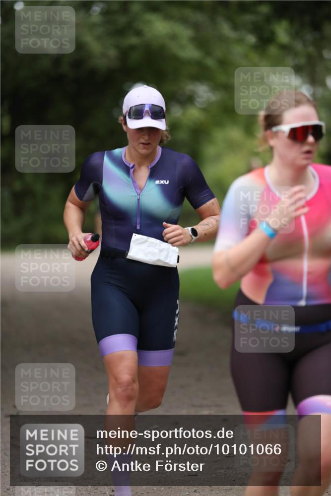 30.08.2026 - Elbe Triathlon Hamburg Antke Förster http://msf.ph/oto/10101066 30.08.2026 11:12:24 Laufen 2 meine-sportfotos.de