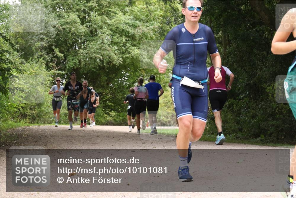 30.08.2026 - Elbe Triathlon Hamburg Antke Förster http://msf.ph/oto/10101081 30.08.2026 11:15:29 Laufen 918, 1621 meine-sportfotos.de