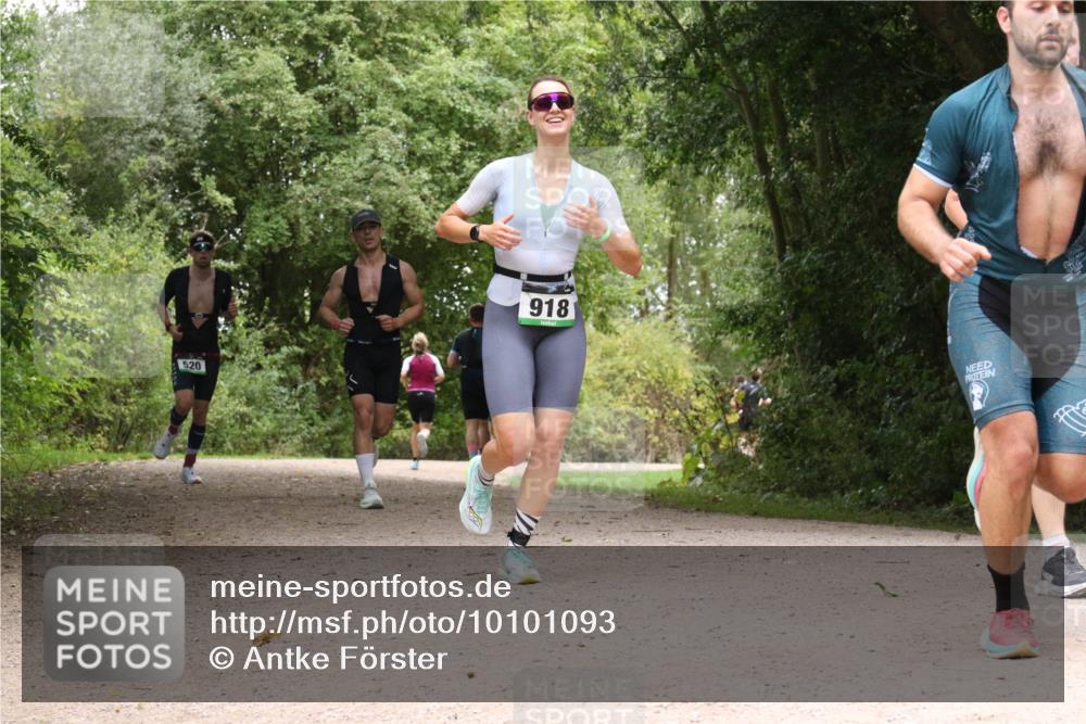 30.08.2026 - Elbe Triathlon Hamburg Antke Förster http://msf.ph/oto/10101093 30.08.2026 11:15:35 Laufen 520, 918 meine-sportfotos.de