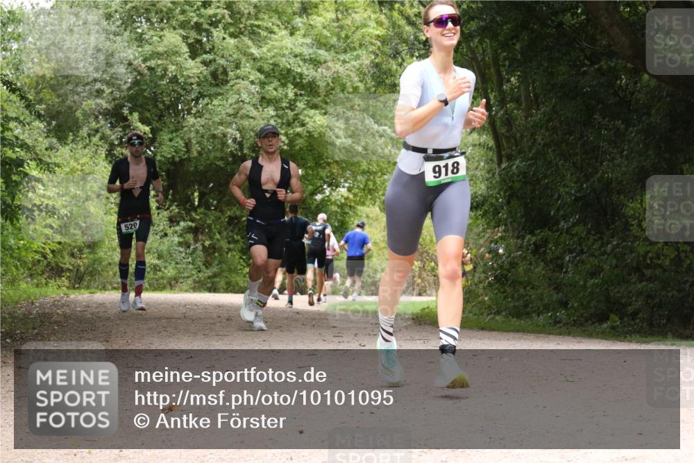 30.08.2026 - Elbe Triathlon Hamburg Antke Förster http://msf.ph/oto/10101095 30.08.2026 11:15:36 Laufen 520, 918 meine-sportfotos.de
