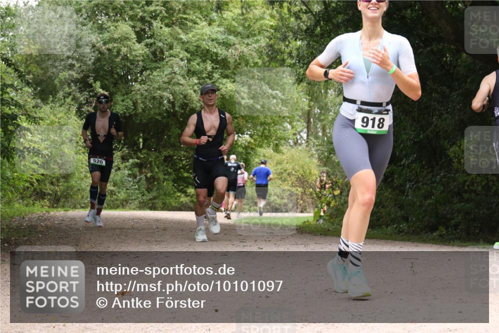 30.08.2026 - Elbe Triathlon Hamburg Antke Förster http://msf.ph/oto/10101097 30.08.2026 11:15:36 Laufen 520, 918 meine-sportfotos.de