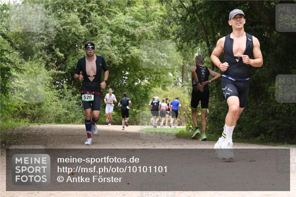 30.08.2026 - Elbe Triathlon Hamburg Antke Förster http://msf.ph/oto/10101101 30.08.2026 11:15:38 Laufen 520 meine-sportfotos.de