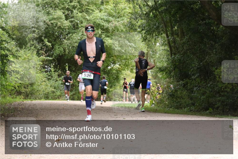 30.08.2026 - Elbe Triathlon Hamburg Antke Förster http://msf.ph/oto/10101103 30.08.2026 11:15:39 Laufen 520 meine-sportfotos.de