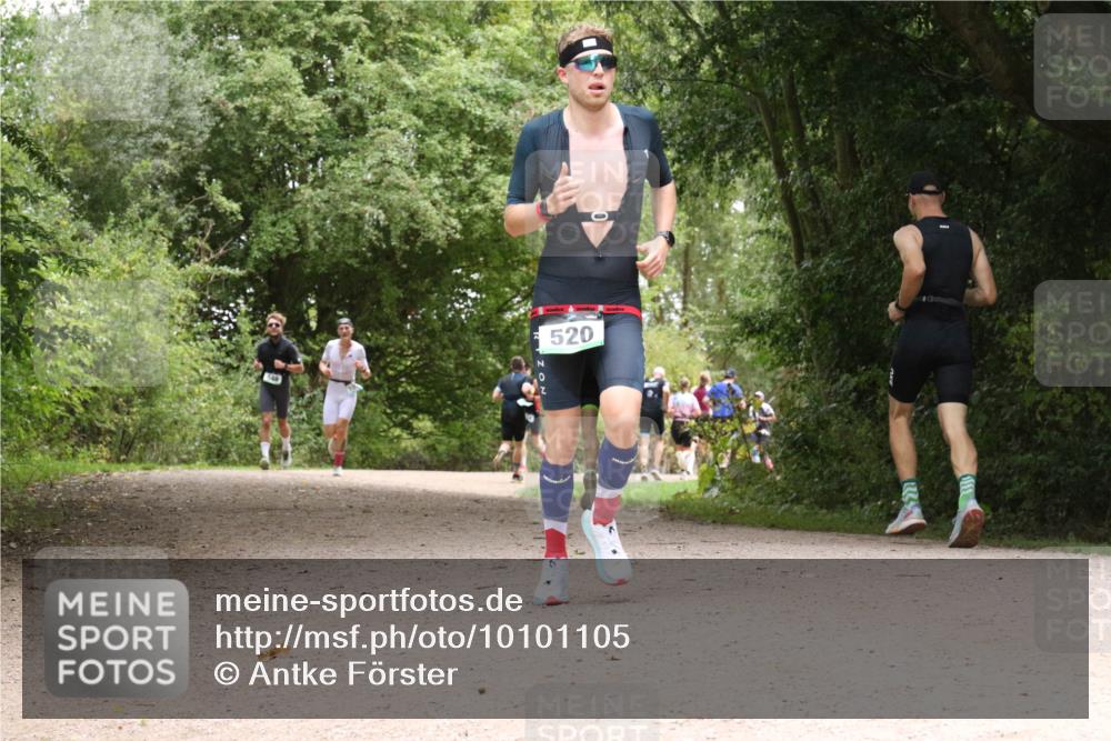 30.08.2026 - Elbe Triathlon Hamburg Antke Förster http://msf.ph/oto/10101105 30.08.2026 11:15:39 Laufen 520, 0 meine-sportfotos.de