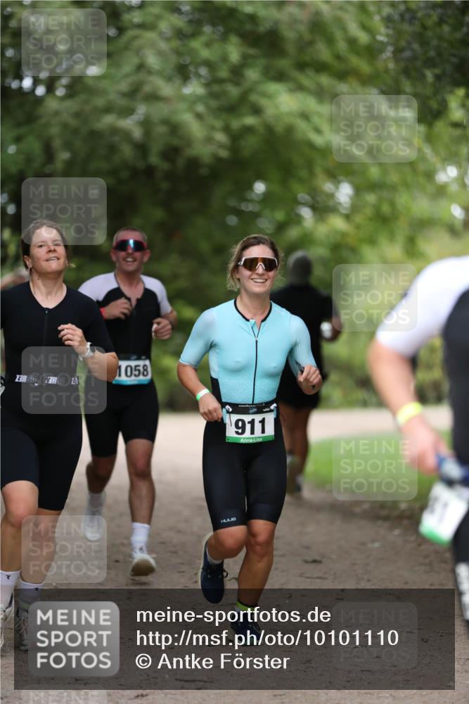 30.08.2026 - Elbe Triathlon Hamburg Antke Förster http://msf.ph/oto/10101110 30.08.2026 11:12:46 Laufen 3, 5, 13, 1058, 911 meine-sportfotos.de