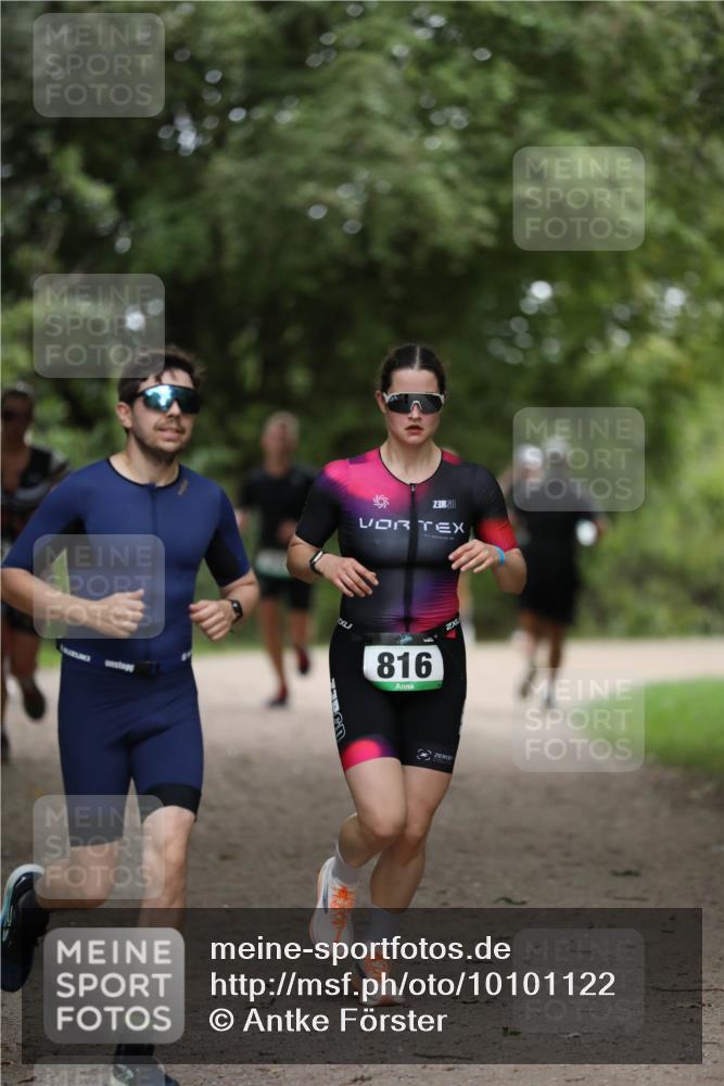 30.08.2026 - Elbe Triathlon Hamburg Antke Förster http://msf.ph/oto/10101122 30.08.2026 11:12:51 Laufen 3, 816 meine-sportfotos.de