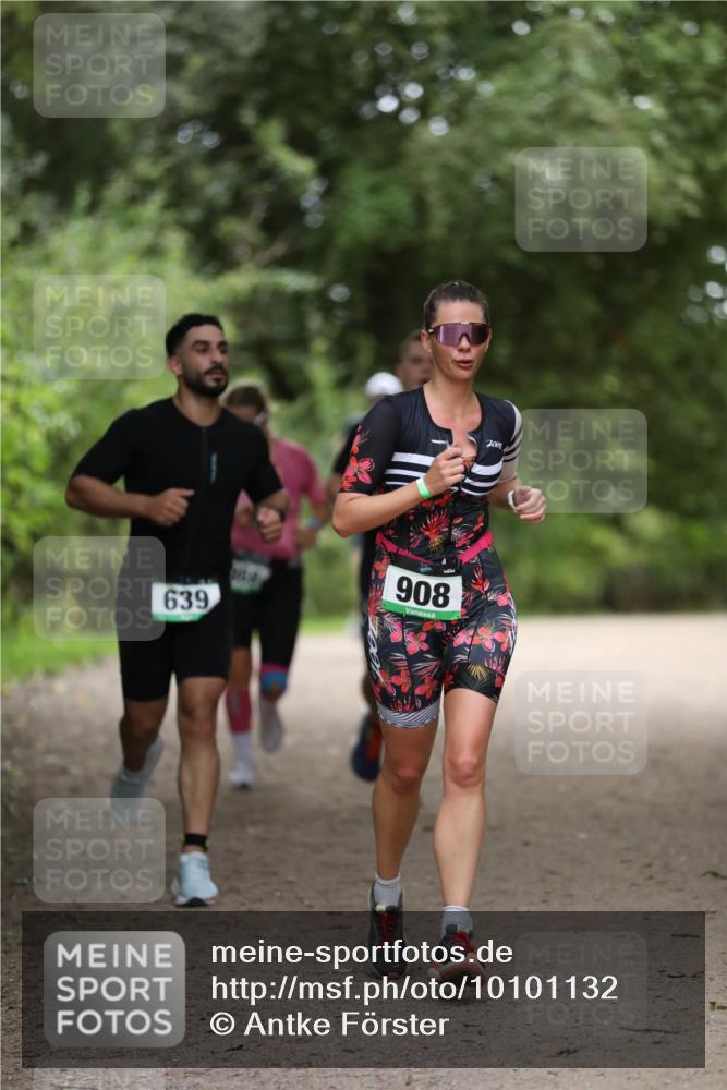 30.08.2026 - Elbe Triathlon Hamburg Antke Förster http://msf.ph/oto/10101132 30.08.2026 11:12:55 Laufen 639, 908 meine-sportfotos.de