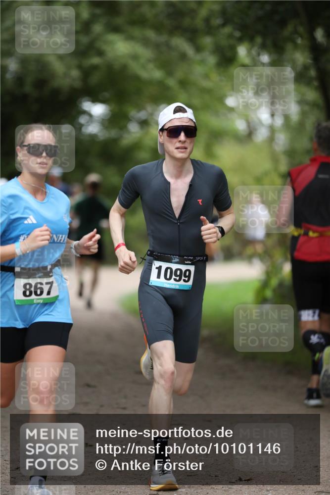 30.08.2026 - Elbe Triathlon Hamburg Antke Förster http://msf.ph/oto/10101146 30.08.2026 11:13:01 Laufen 867, 1099 meine-sportfotos.de