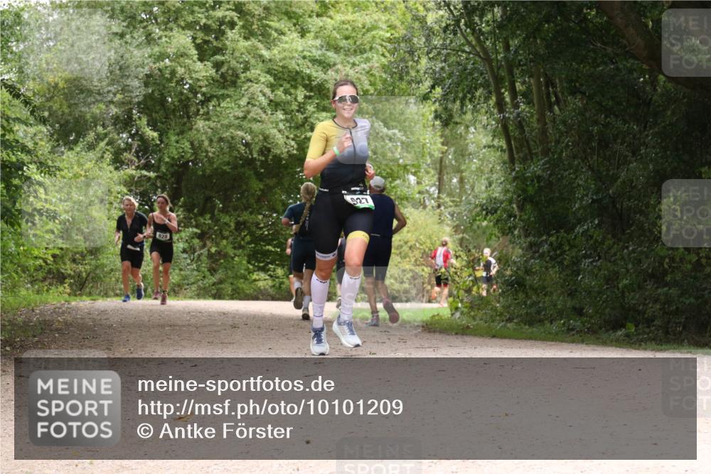 30.08.2026 - Elbe Triathlon Hamburg Antke Förster http://msf.ph/oto/10101209 30.08.2026 11:16:55 Laufen 828, 927 meine-sportfotos.de