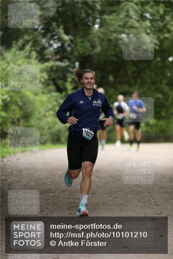 30.08.2026 - Elbe Triathlon Hamburg Antke Förster http://msf.ph/oto/10101210 30.08.2026 11:13:36 Laufen 1027 meine-sportfotos.de