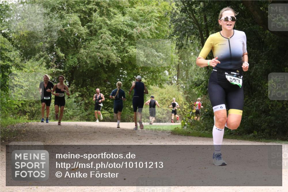 30.08.2026 - Elbe Triathlon Hamburg Antke Förster http://msf.ph/oto/10101213 30.08.2026 11:16:56 Laufen 785, 828, 827 meine-sportfotos.de