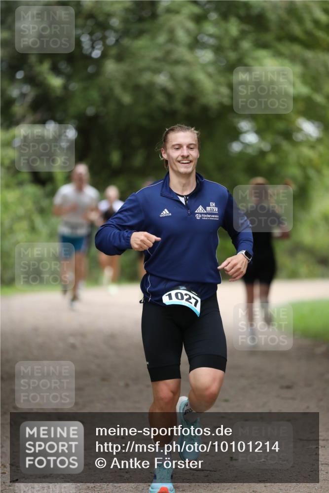 30.08.2026 - Elbe Triathlon Hamburg Antke Förster http://msf.ph/oto/10101214 30.08.2026 11:13:37 Laufen 027 meine-sportfotos.de