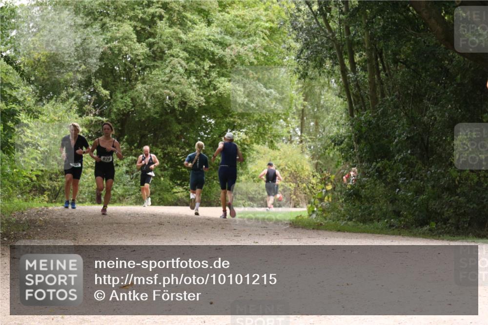 30.08.2026 - Elbe Triathlon Hamburg Antke Förster http://msf.ph/oto/10101215 30.08.2026 11:16:57 Laufen 785, 828 meine-sportfotos.de