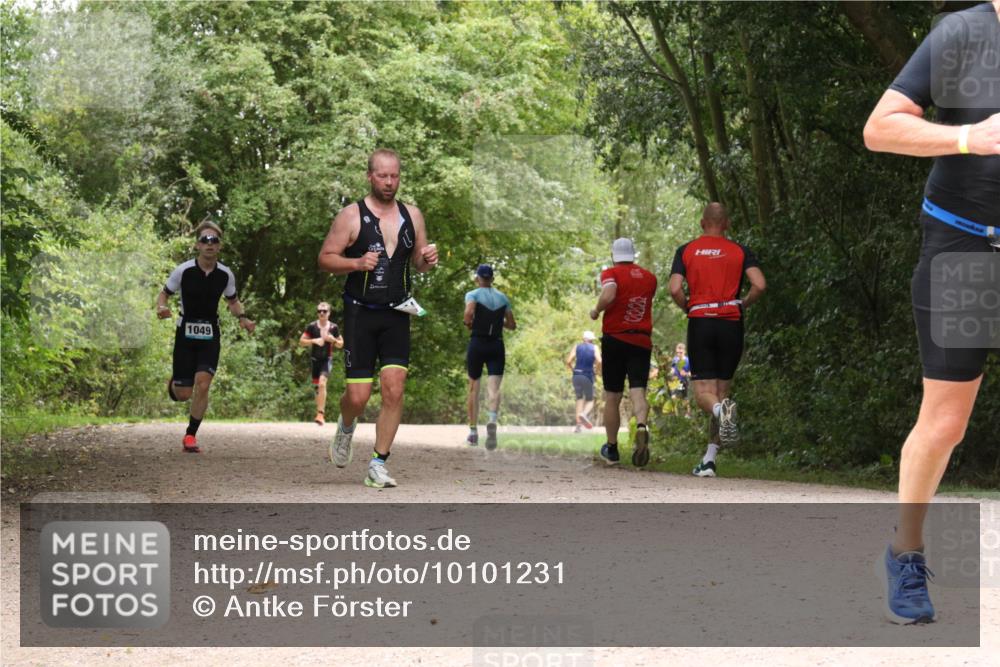 30.08.2026 - Elbe Triathlon Hamburg Antke Förster http://msf.ph/oto/10101231 30.08.2026 11:17:06 Laufen 1049, 0002 meine-sportfotos.de