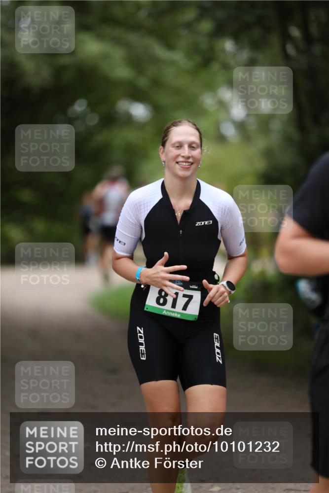 30.08.2026 - Elbe Triathlon Hamburg Antke Förster http://msf.ph/oto/10101232 30.08.2026 11:13:47 Laufen 817, 3, 3 meine-sportfotos.de