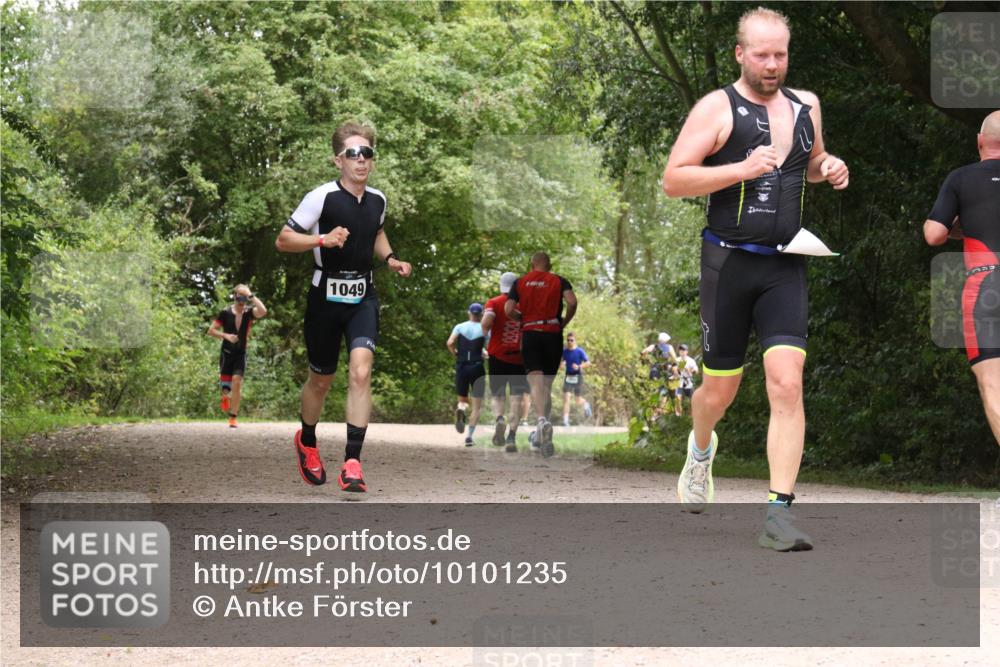 30.08.2026 - Elbe Triathlon Hamburg Antke Förster http://msf.ph/oto/10101235 30.08.2026 11:17:08 Laufen 1049 meine-sportfotos.de