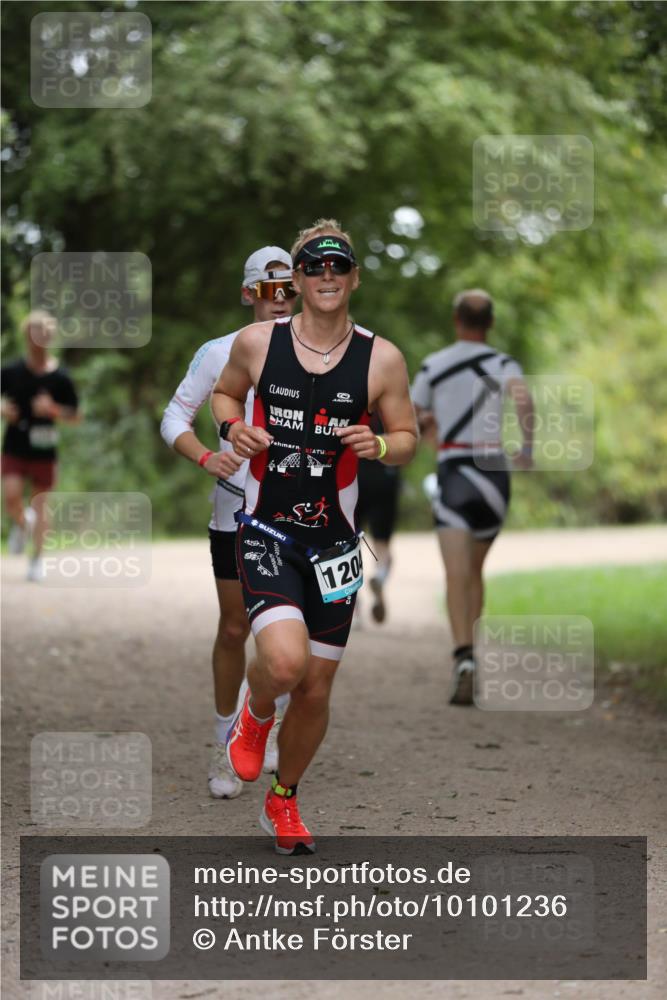 30.08.2026 - Elbe Triathlon Hamburg Antke Förster http://msf.ph/oto/10101236 30.08.2026 11:13:55 Laufen 120 meine-sportfotos.de