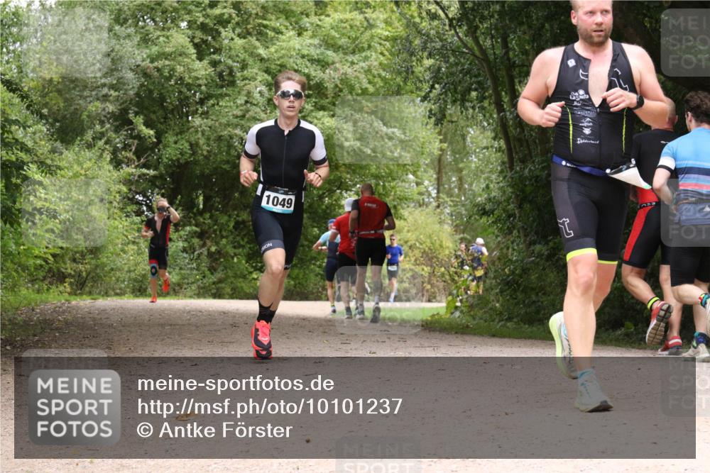 30.08.2026 - Elbe Triathlon Hamburg Antke Förster http://msf.ph/oto/10101237 30.08.2026 11:17:09 Laufen 1049 meine-sportfotos.de
