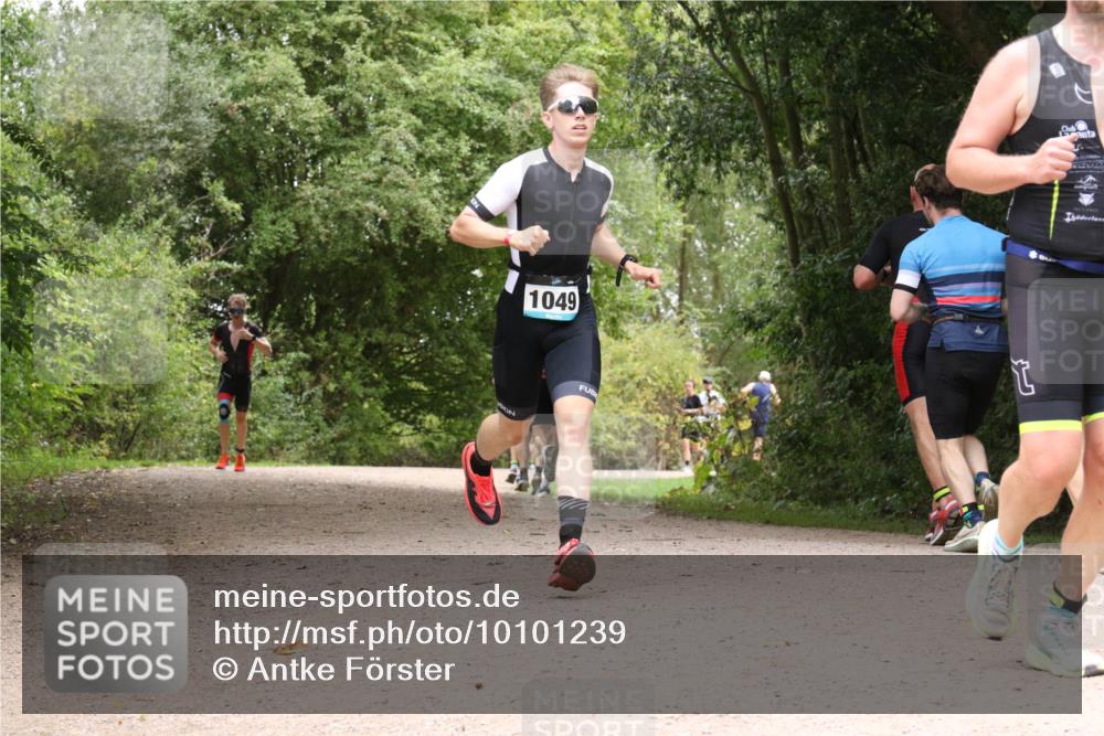 30.08.2026 - Elbe Triathlon Hamburg Antke Förster http://msf.ph/oto/10101239 30.08.2026 11:17:09 Laufen 1049 meine-sportfotos.de