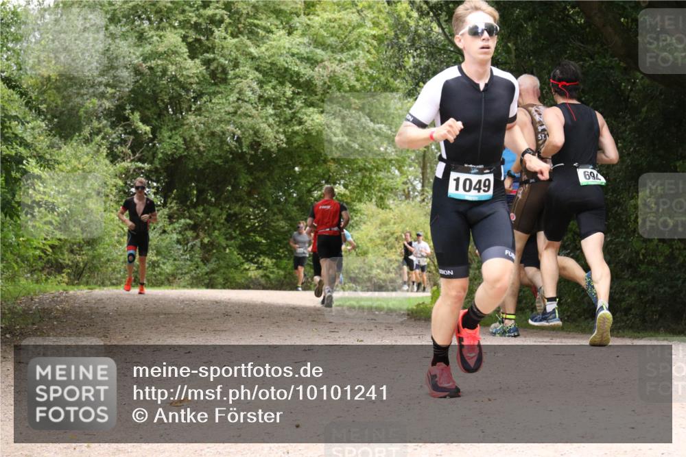 30.08.2026 - Elbe Triathlon Hamburg Antke Förster http://msf.ph/oto/10101241 30.08.2026 11:17:10 Laufen 1049, 694 meine-sportfotos.de