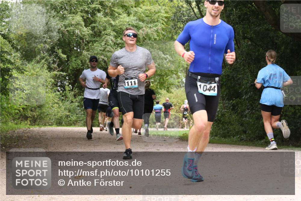 30.08.2026 - Elbe Triathlon Hamburg Antke Förster http://msf.ph/oto/10101255 30.08.2026 11:17:21 Laufen 1111, 1044 meine-sportfotos.de