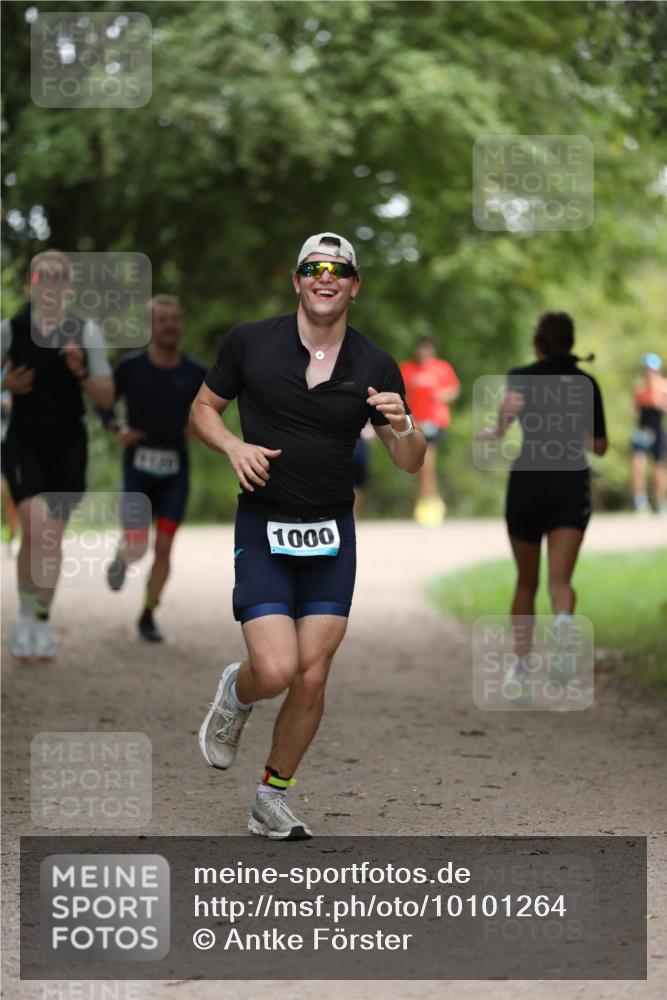 30.08.2026 - Elbe Triathlon Hamburg Antke Förster http://msf.ph/oto/10101264 30.08.2026 11:14:16 Laufen 1000 meine-sportfotos.de