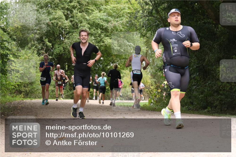 30.08.2026 - Elbe Triathlon Hamburg Antke Förster http://msf.ph/oto/10101269 30.08.2026 11:17:40 Laufen 960, 1441 meine-sportfotos.de