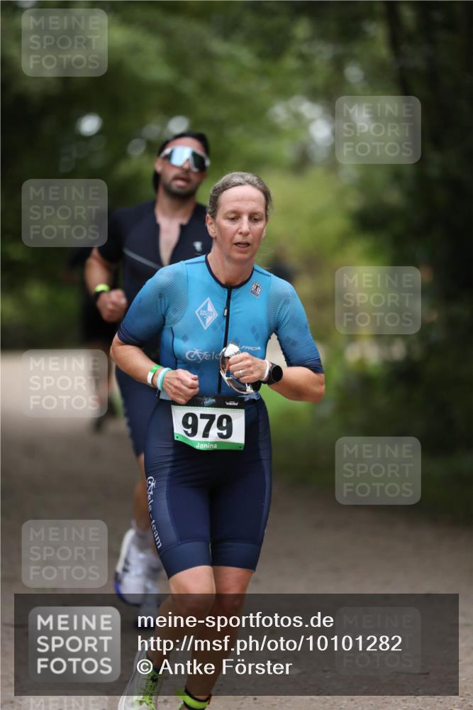 30.08.2026 - Elbe Triathlon Hamburg Antke Förster http://msf.ph/oto/10101282 30.08.2026 11:14:24 Laufen 979 meine-sportfotos.de