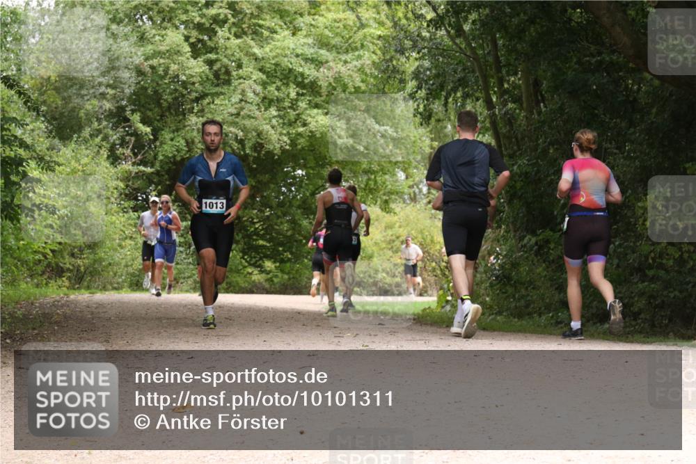 30.08.2026 - Elbe Triathlon Hamburg Antke Förster http://msf.ph/oto/10101311 30.08.2026 11:18:06 Laufen 1013 meine-sportfotos.de