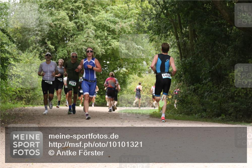 30.08.2026 - Elbe Triathlon Hamburg Antke Förster http://msf.ph/oto/10101321 30.08.2026 11:18:12 Laufen 985, 774, 1452 meine-sportfotos.de