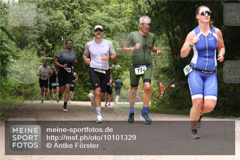 30.08.2026 - Elbe Triathlon Hamburg Antke Förster http://msf.ph/oto/10101329 30.08.2026 11:18:15 Laufen 1059, 1216, 094, 774 meine-sportfotos.de