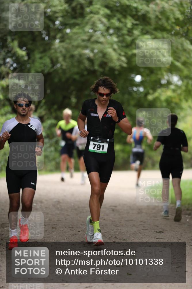 30.08.2026 - Elbe Triathlon Hamburg Antke Förster http://msf.ph/oto/10101338 30.08.2026 11:15:03 Laufen 3, 8, 3, 791 meine-sportfotos.de