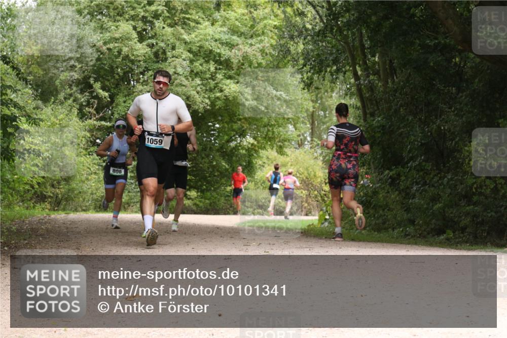30.08.2026 - Elbe Triathlon Hamburg Antke Förster http://msf.ph/oto/10101341 30.08.2026 11:18:19 Laufen 808, 1059 meine-sportfotos.de