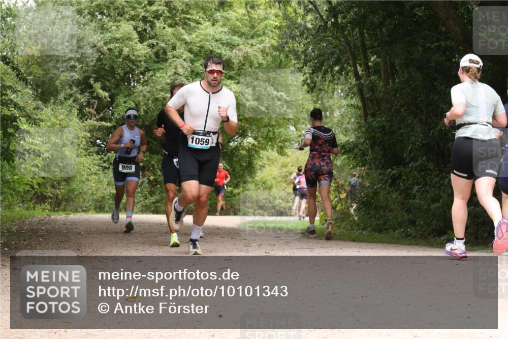30.08.2026 - Elbe Triathlon Hamburg Antke Förster http://msf.ph/oto/10101343 30.08.2026 11:18:19 Laufen 808, 1059 meine-sportfotos.de