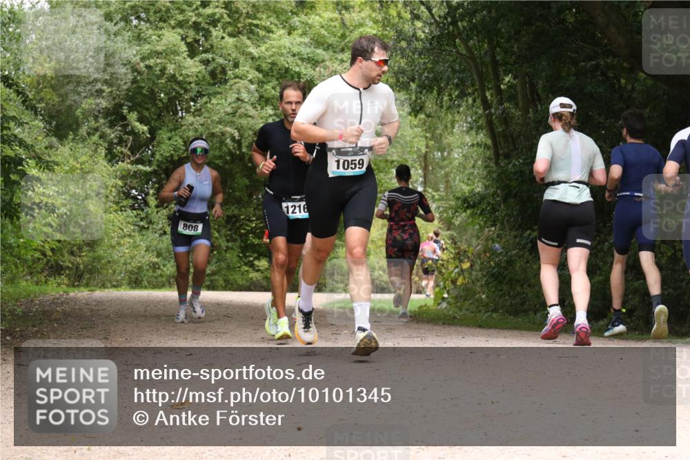 30.08.2026 - Elbe Triathlon Hamburg Antke Förster http://msf.ph/oto/10101345 30.08.2026 11:18:20 Laufen 808, 1216, 1059 meine-sportfotos.de
