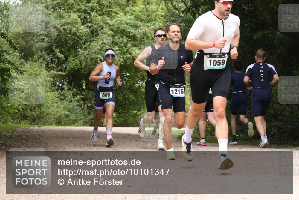 30.08.2026 - Elbe Triathlon Hamburg Antke Förster http://msf.ph/oto/10101347 30.08.2026 11:18:21 Laufen 808, 1216, 41, 1059 meine-sportfotos.de