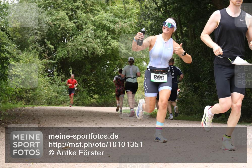 30.08.2026 - Elbe Triathlon Hamburg Antke Förster http://msf.ph/oto/10101351 30.08.2026 11:18:22 Laufen 808 meine-sportfotos.de