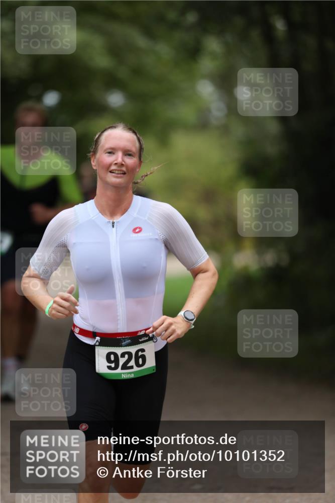 30.08.2026 - Elbe Triathlon Hamburg Antke Förster http://msf.ph/oto/10101352 30.08.2026 11:15:11 Laufen 926 meine-sportfotos.de