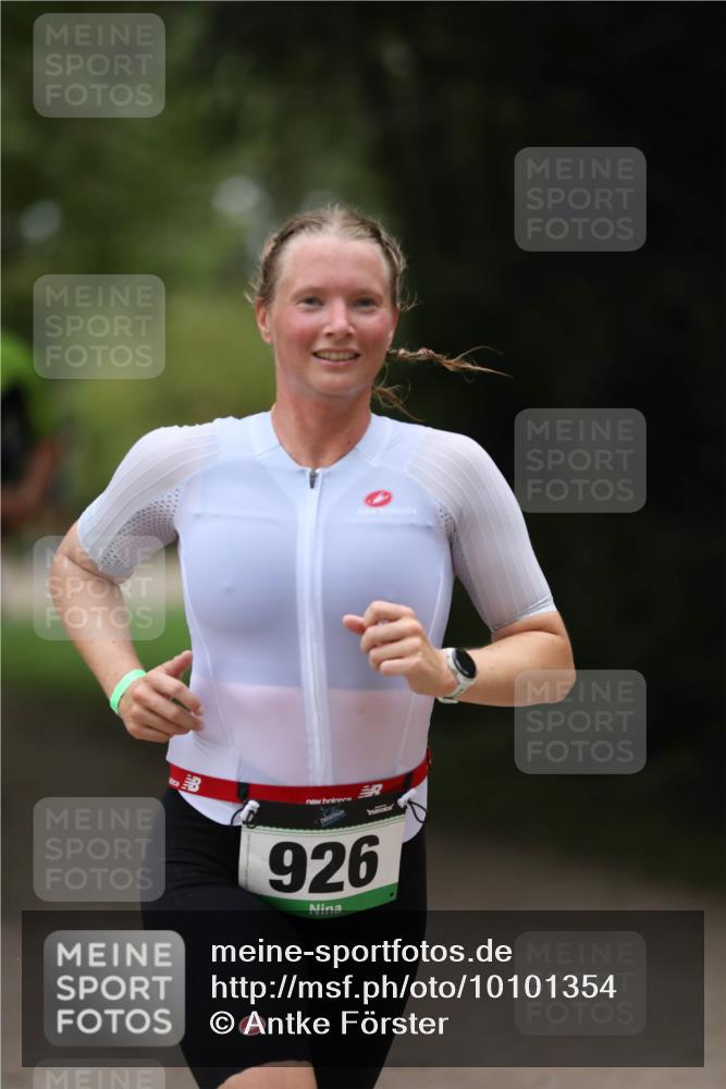 30.08.2026 - Elbe Triathlon Hamburg Antke Förster http://msf.ph/oto/10101354 30.08.2026 11:15:11 Laufen 926 meine-sportfotos.de