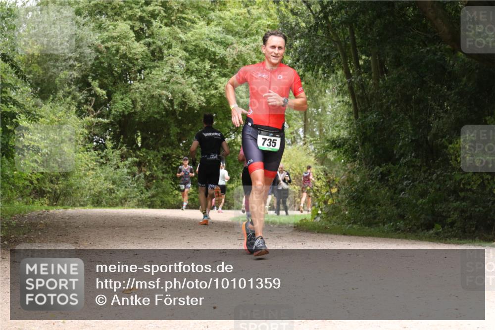 30.08.2026 - Elbe Triathlon Hamburg Antke Förster http://msf.ph/oto/10101359 30.08.2026 11:18:31 Laufen 735 meine-sportfotos.de